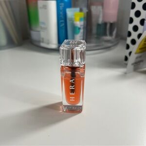 Hera Lip Gloss Oil in Shade 002